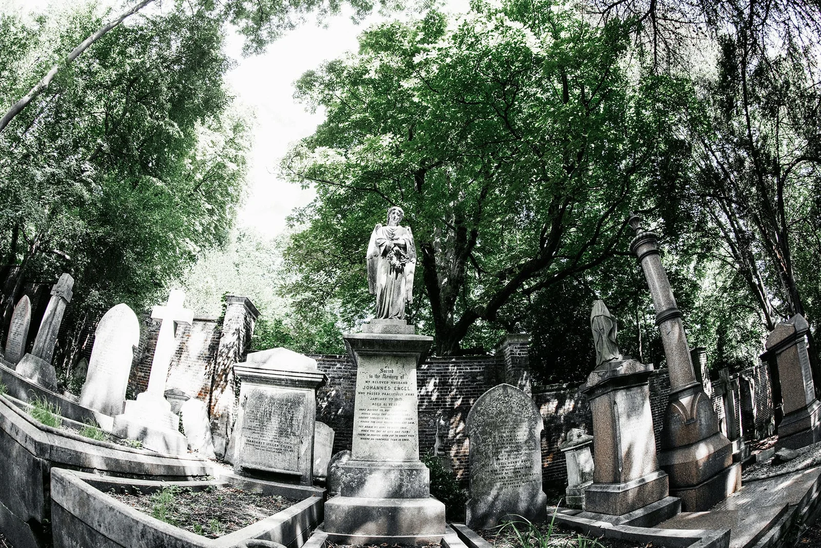 Graveyard Tourism: The Most Beautiful (and Haunted) Cemeteries Around the World